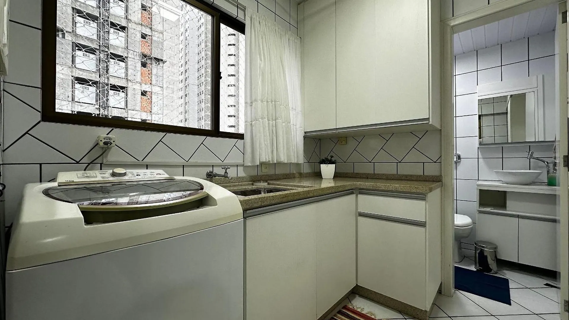 Aa01- Quadra Mar| 3 Quartos| 3 Banheiros| Churrasq Balneario Camboriu 0*,  Brazil